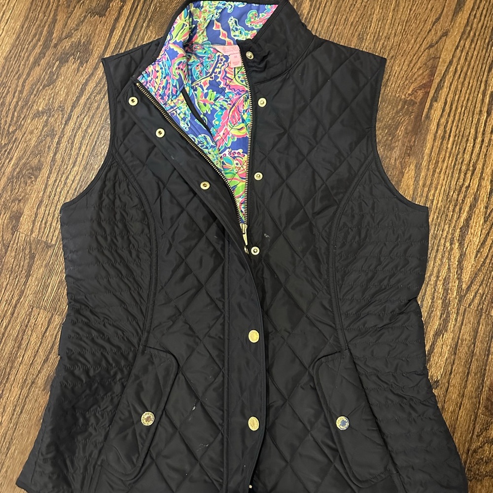 Lilly Pulitzer Black Quilted Vest with gold accents. Size M
